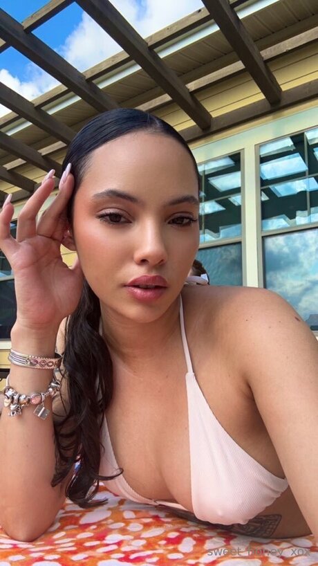 Xsweethoney nude star gallery