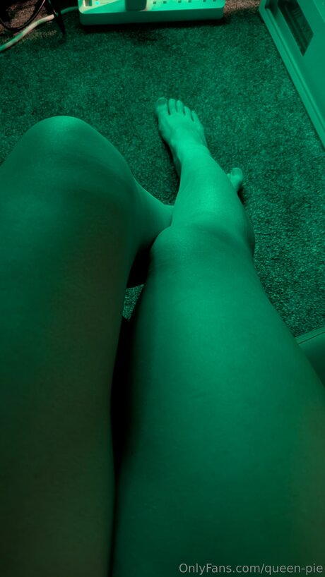 Queen Pie xxx model picture