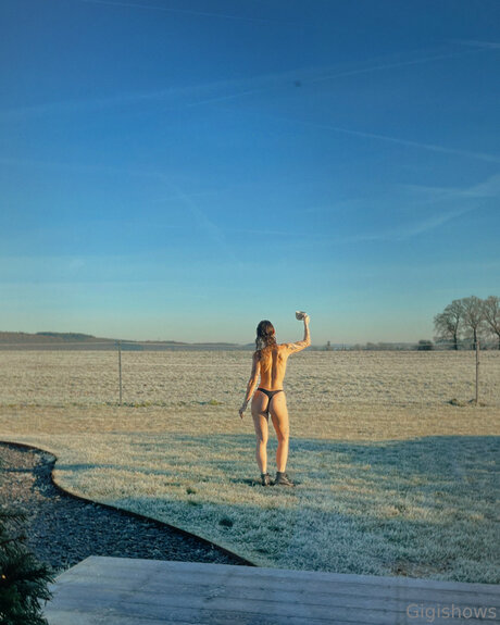 Gigi Shows best star pictures