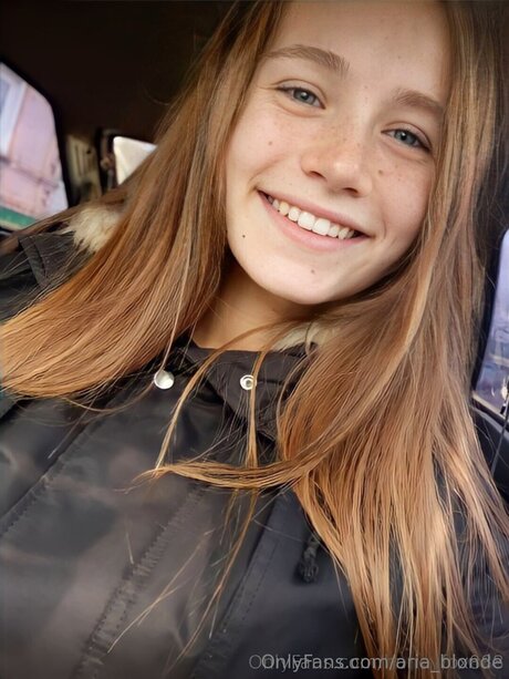 Aria Blonde exclusive star pics