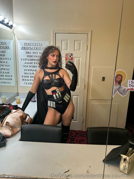 Edentheaccountant nudes model image