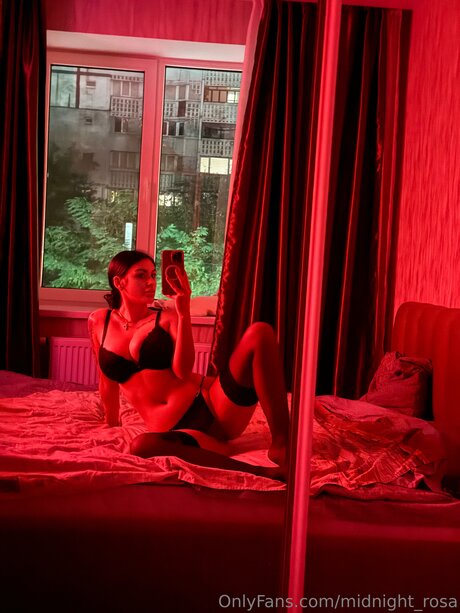 Midnight Rosa nudes star pic