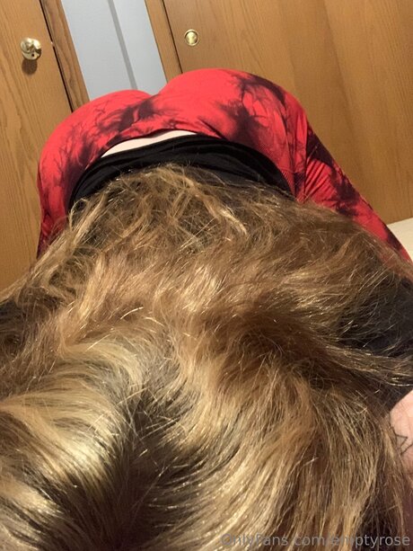 Emptyrose model nude pics