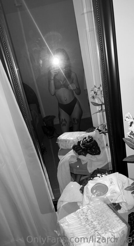 Lizardraja nude model img