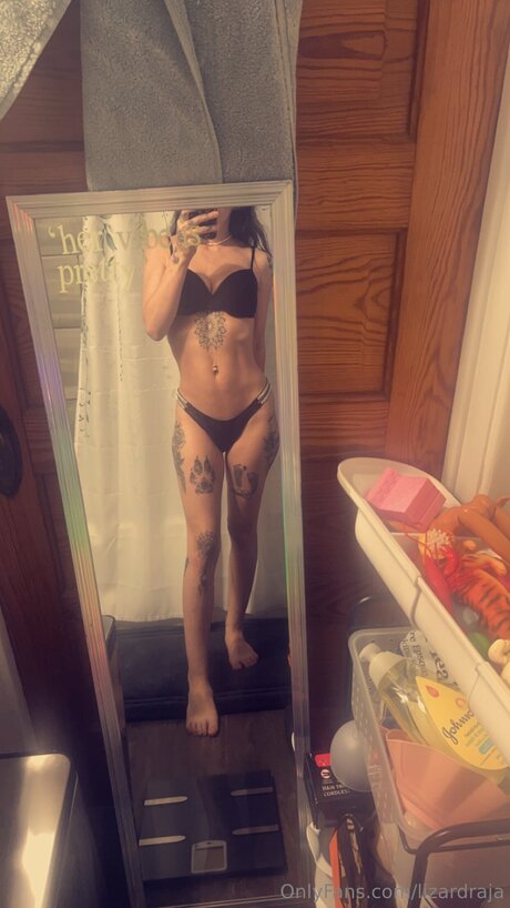 Lizardraja naked model galleries