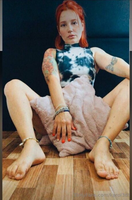 Karol04t model top picture