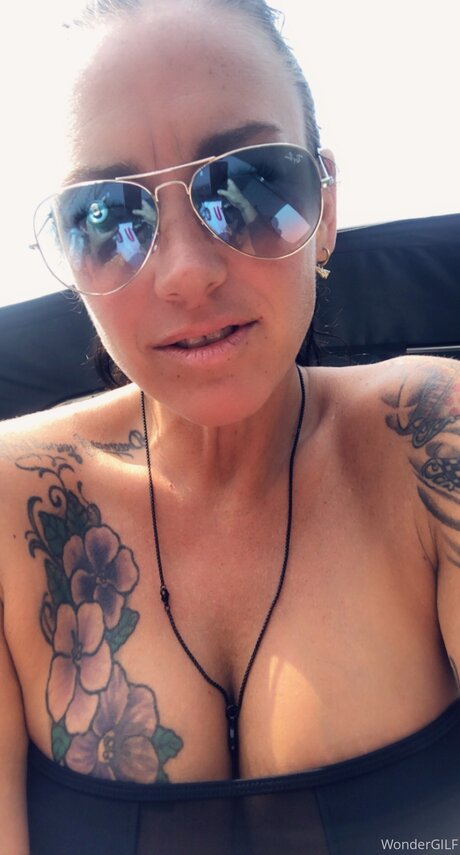 Wondergilf pornstar top img