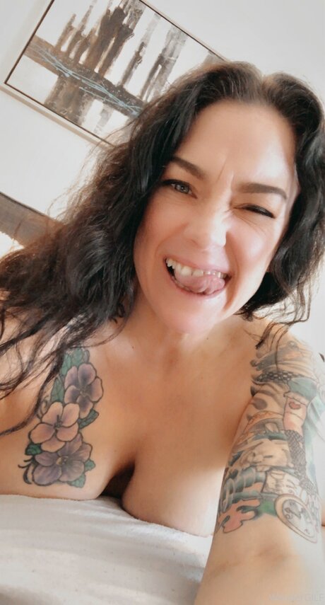 Wondergilf pornstar top image