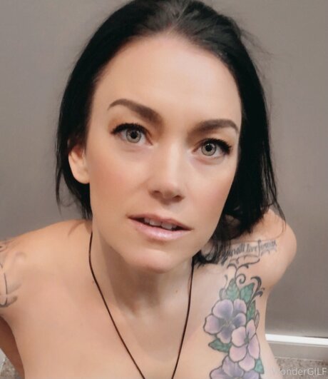 Wondergilf model sex picture