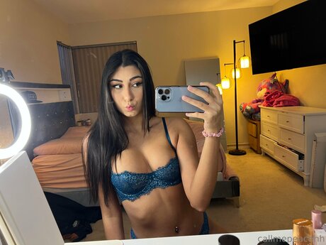 Callmepeachhh pornographic actress img