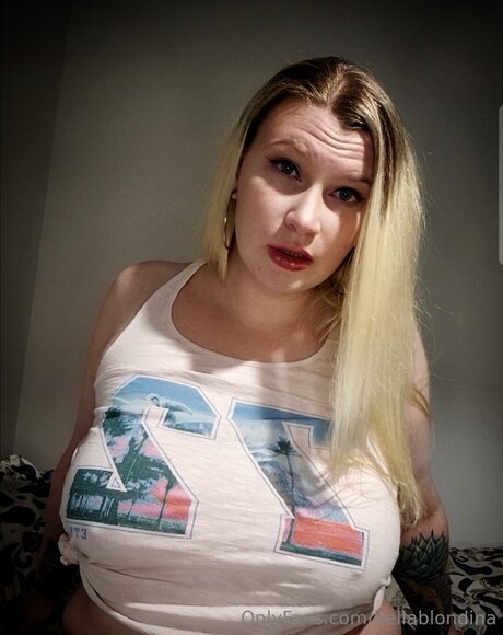 Bellablondina hd model photo