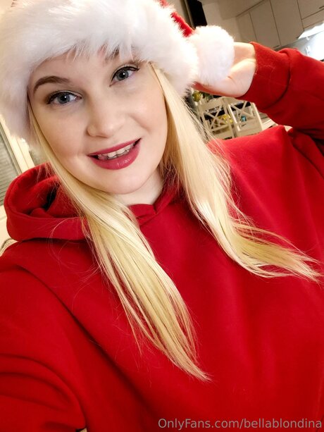 Bellablondina naked star photo