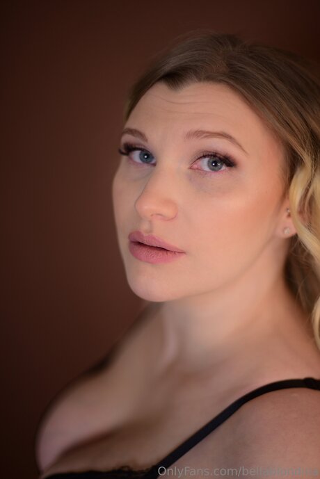 Bellablondina perfect model images