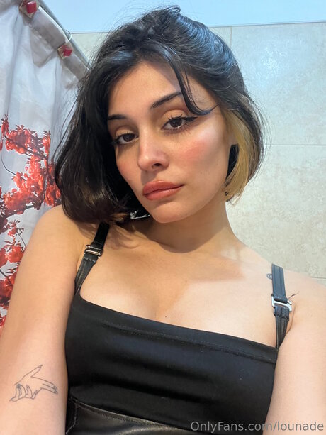 Lounabi art model gallery