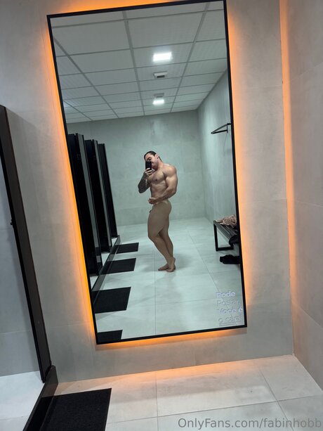 Fabinhobb model xxx photo