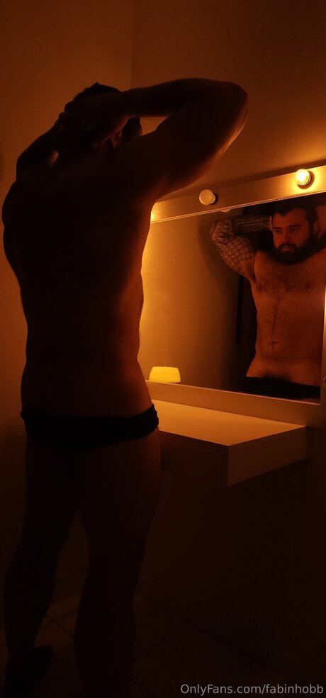 Fabinhobb nude model pics