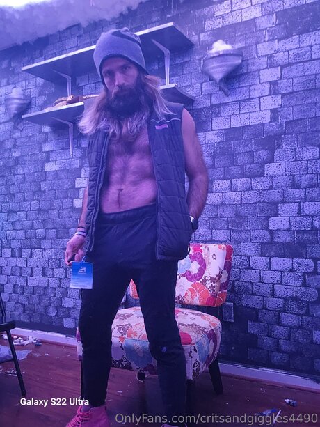 Critsandgiggles4490 nude pornstar pic