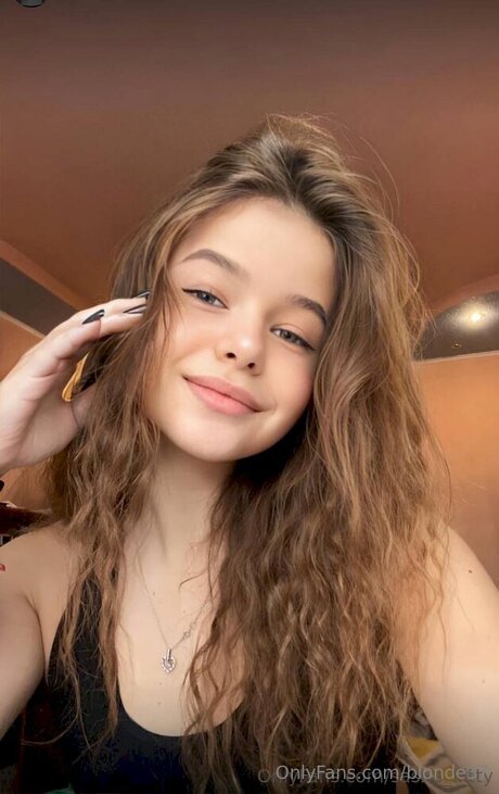 Blonde37 model free pic