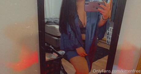 Luvrlys art model pic