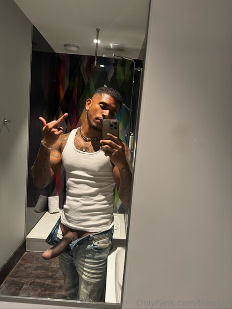 Tsinclair hot actress photo