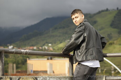 Biggerclit nude star image