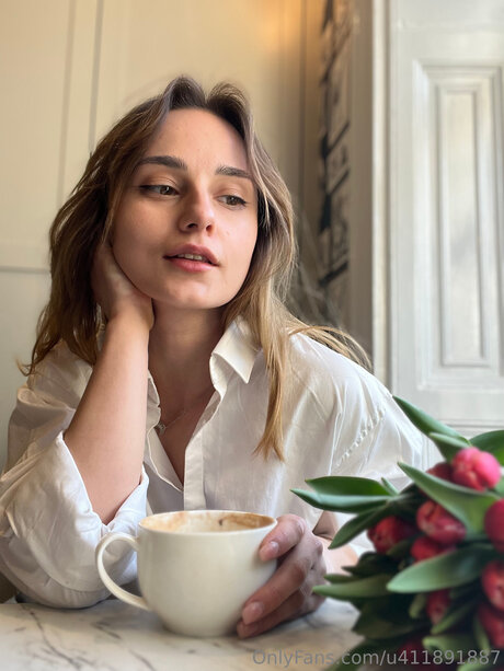 Milsmils beautiful actress image