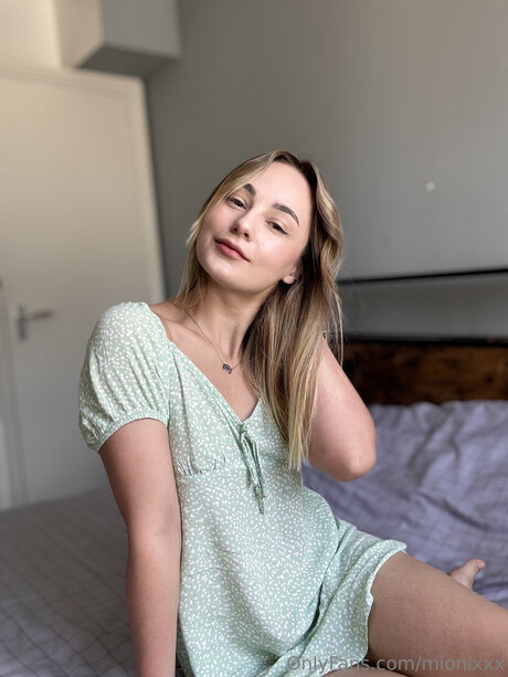 Milsmils nude model pic