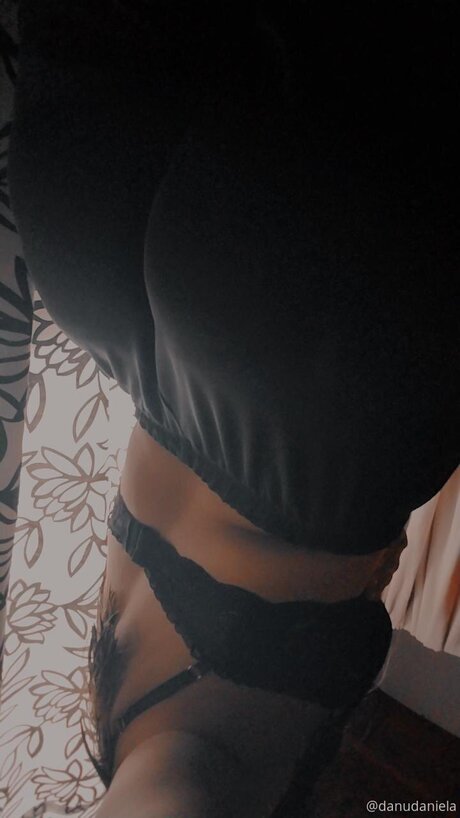 Danudaniela star pornographic photos