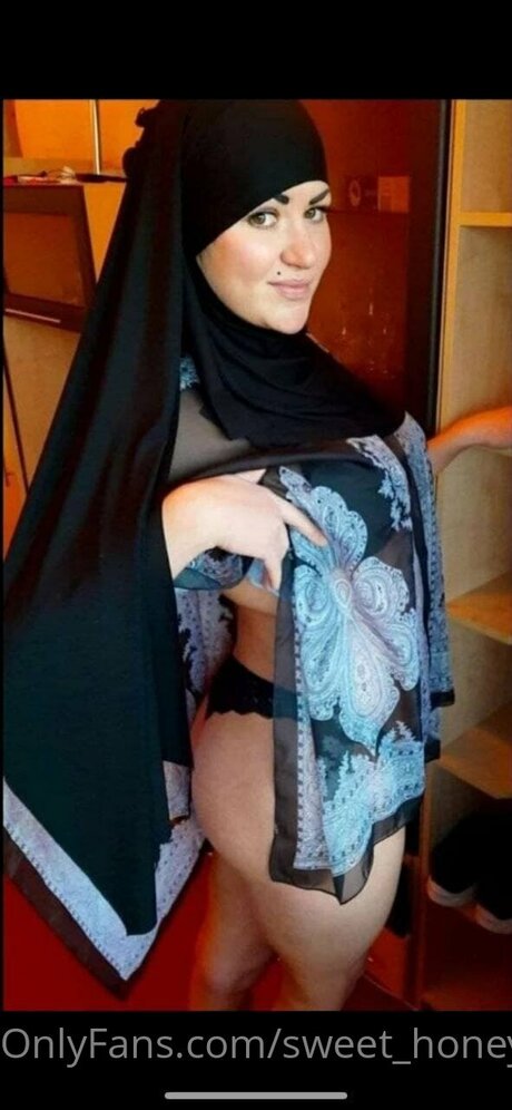 Sweet Honey Sweet pornstar naked image