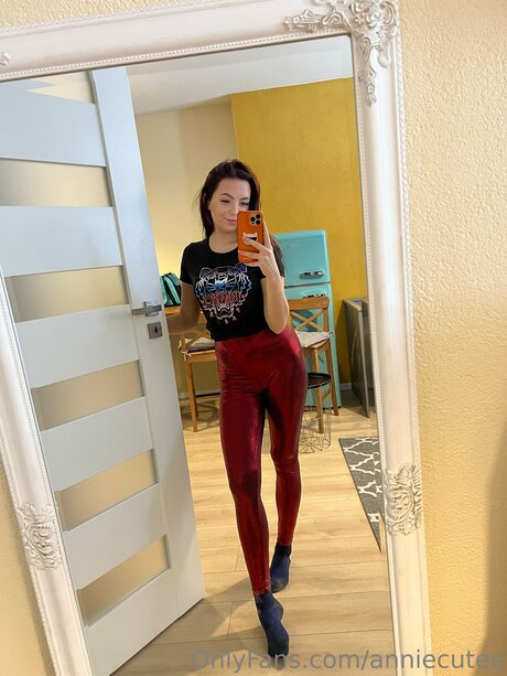 Anniecutee model art pics