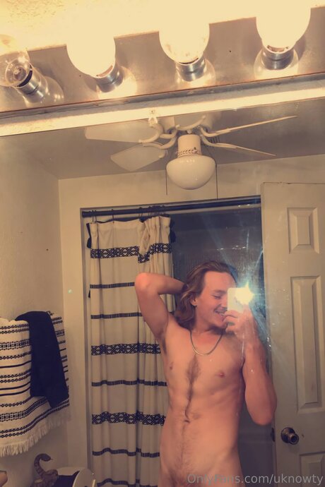 Uknowty star porn photo