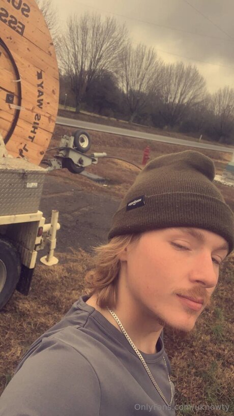 Uknowty pornographic actress photos