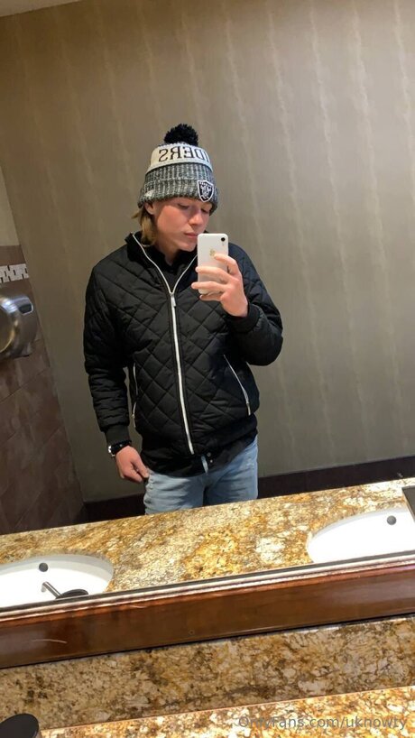 Uknowty model pornographic galleries