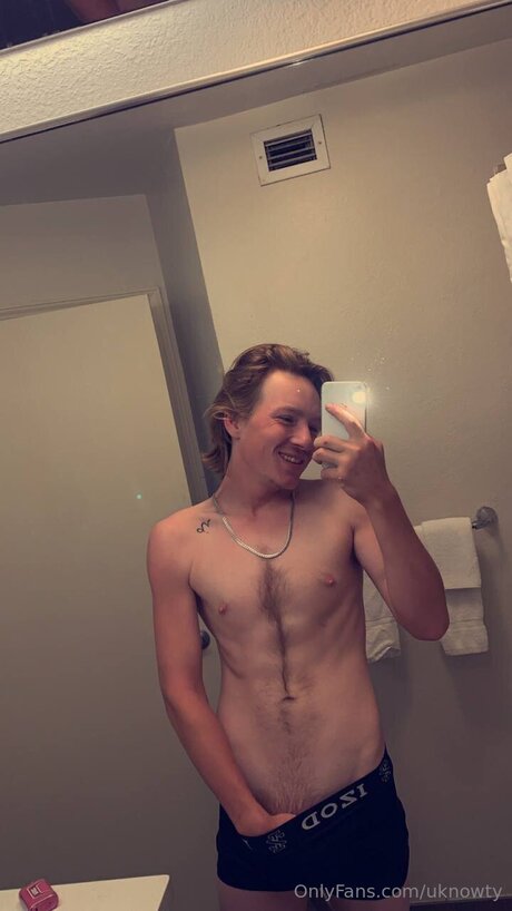 Uknowty star pornographic pics