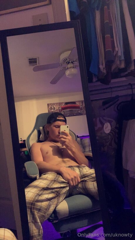 Uknowty sexy actress image