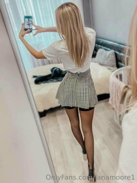 Lanamoore1 model nudes gallery