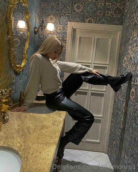 Lanamoore1 pretty model image