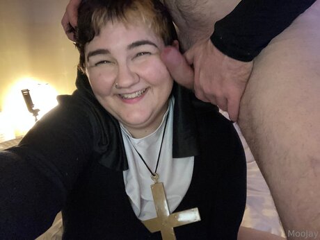 Moojay model hot img