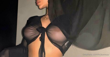 La Pusssyy sexy pornstar image