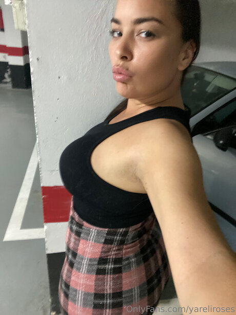 Yareliroses adult actress img