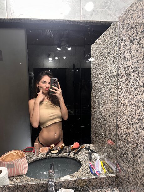 Laurasvault star sexy photos