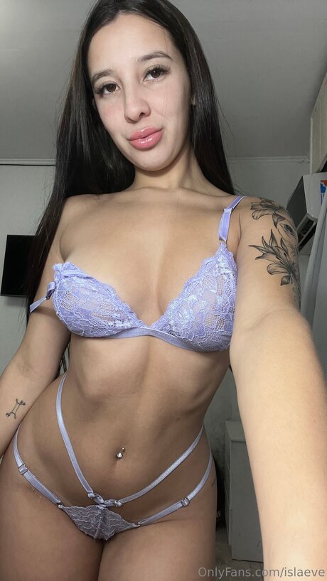 U219442991 naked star img