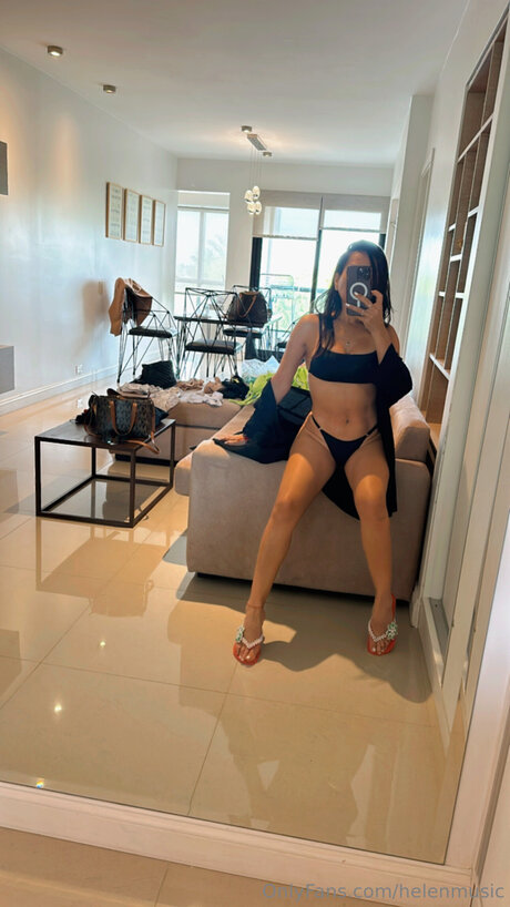 Helenmusic model nude pics