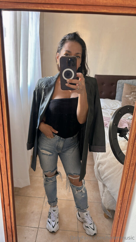 Helenmusic porn model photos