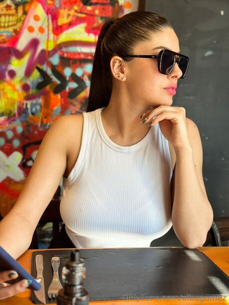 Albagomez star erotic photo