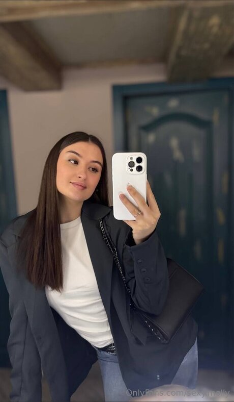 Sexy Molly nudes model image