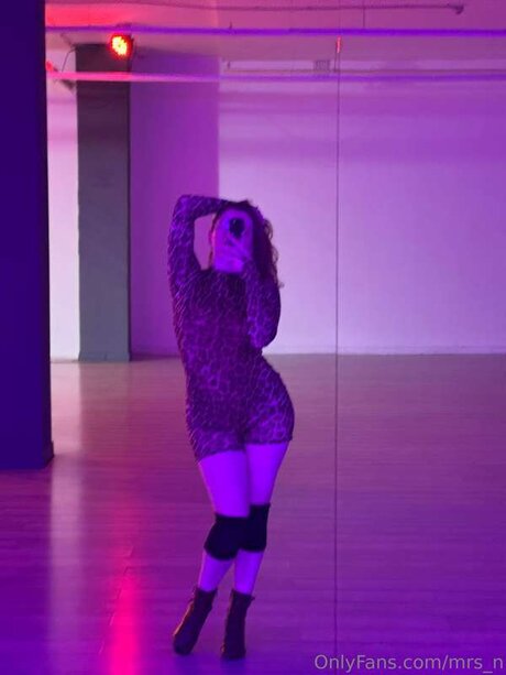 Mrs N model adult pic