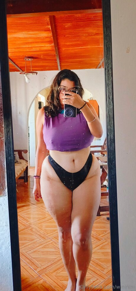 Wininini sexy model image