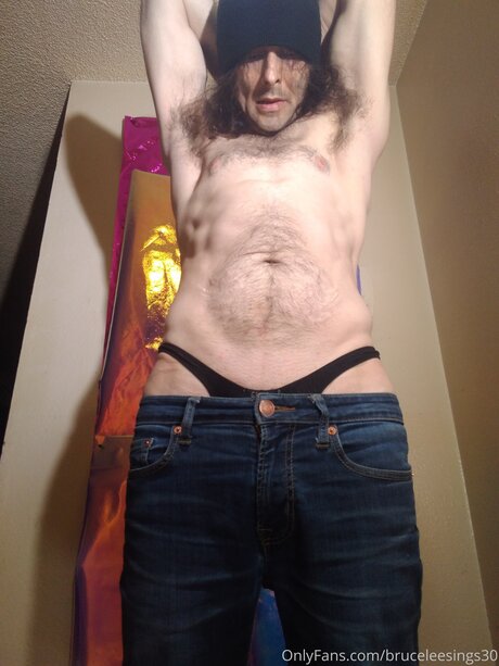 Bruceleesings30 adult model images