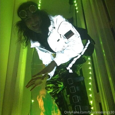 Bruceleesings30 star porn pic